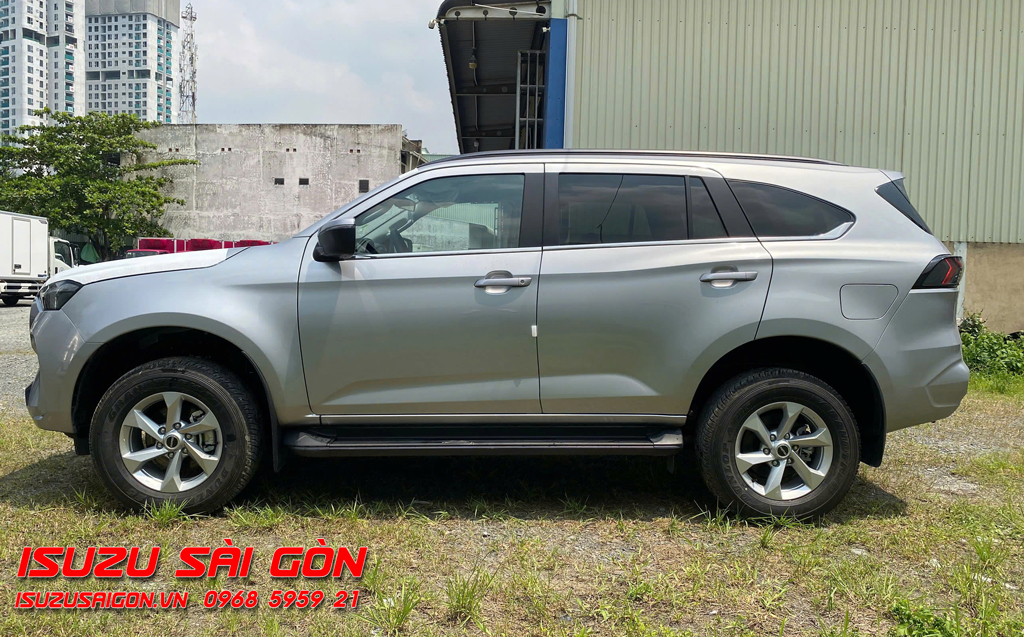 Xe Isuzu MuX Số Sàn B7 MT 5